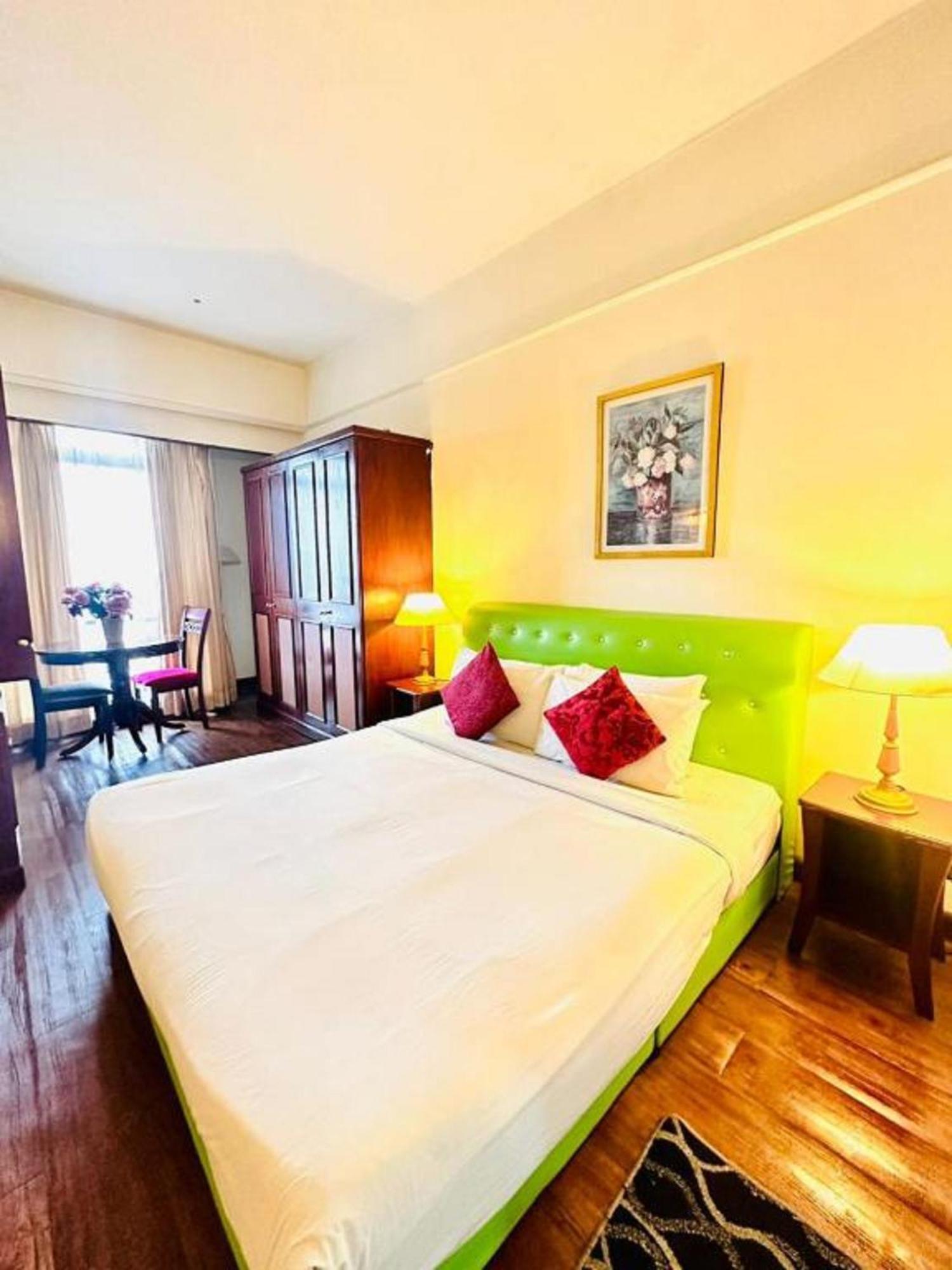 Service Times Square Kl Apartment